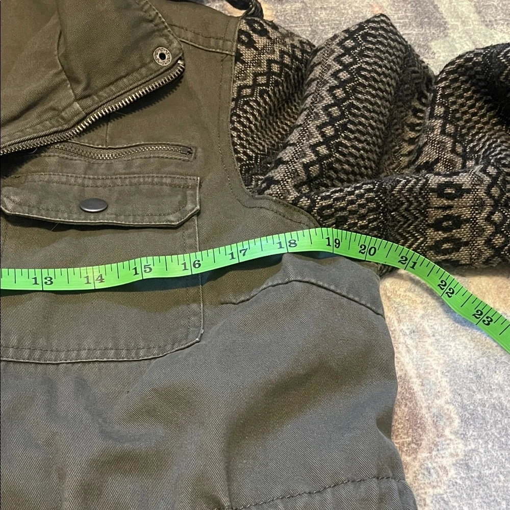 CoffeeShop Olive Utility Jacket with Patterned Sleeves - Picture 5 of 6